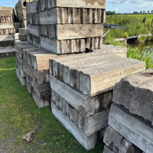 Betonbanden gebruikt 18/20x25x100cm (RW42)