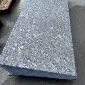 Inritband graniet 111x48x21/10 (P42)